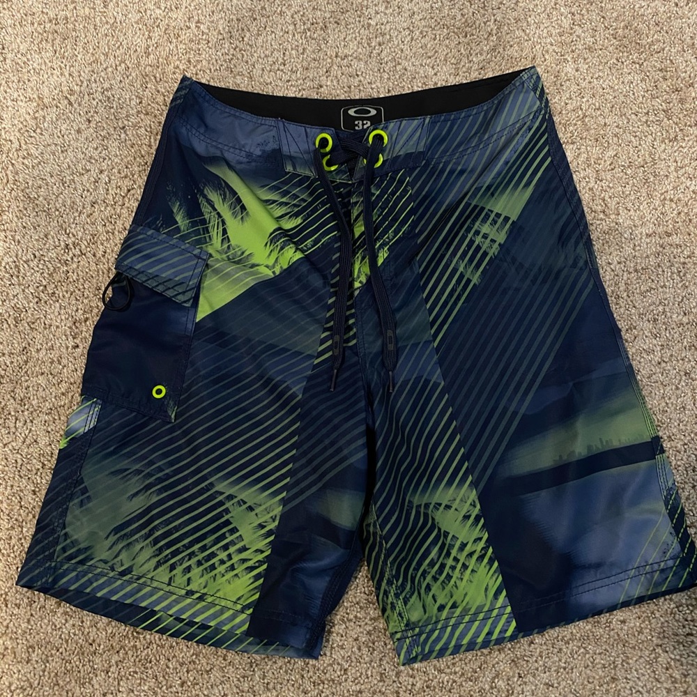Oakley swim trunks size 32 waist